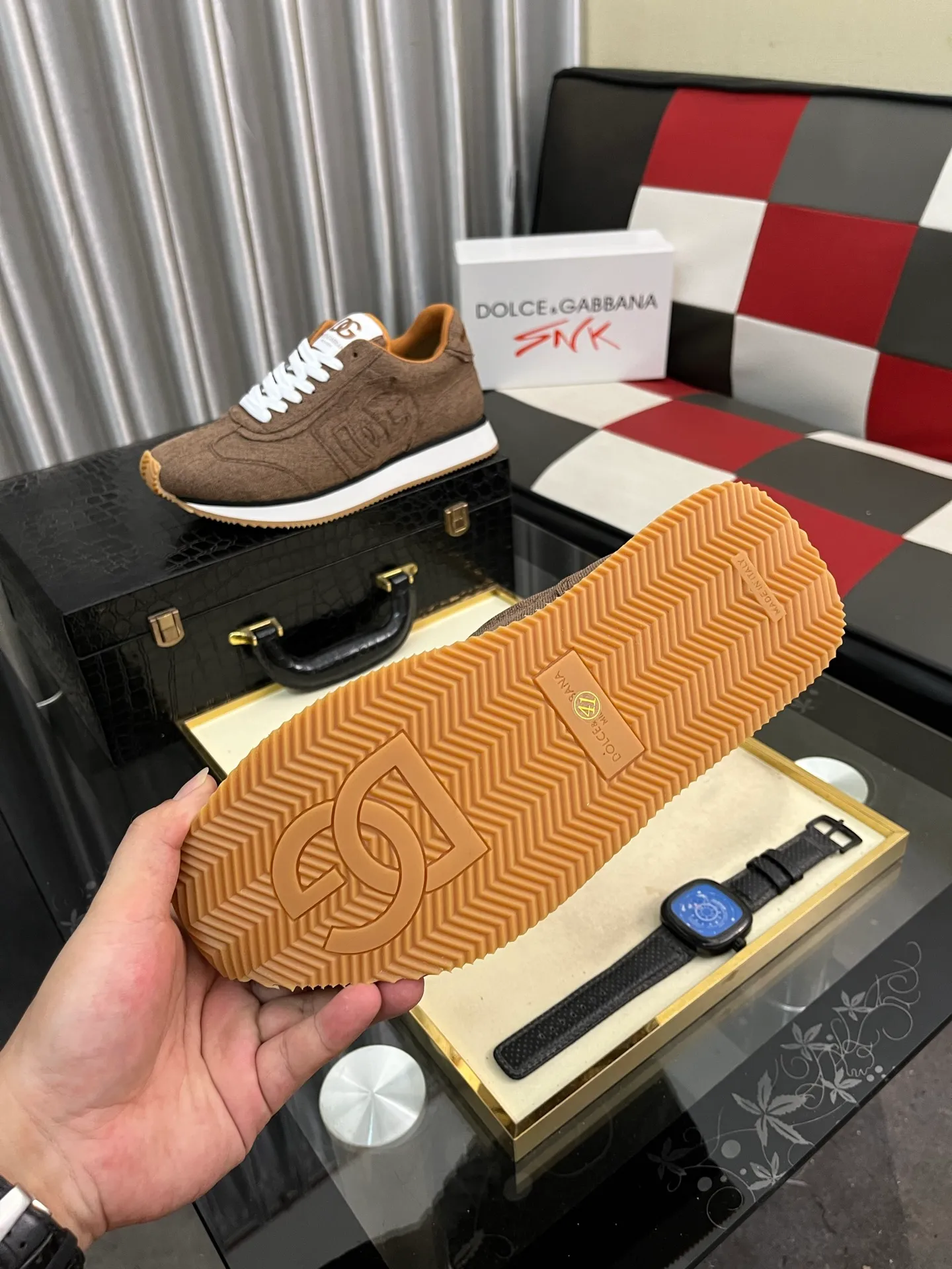 Men's shoes 💰458⌚️⌚️DG's latest popular casual shoes 🔥🔥, the tongue has the brand's iconic details, and the combination of silk cowhide and cow suede enhances the style. Fashionable and versatile, it can complement any look. Create an exquisite design with unique dynamic vitality and modern atmosphere, showing modern elegance. Size: 36-464️⃣colors available